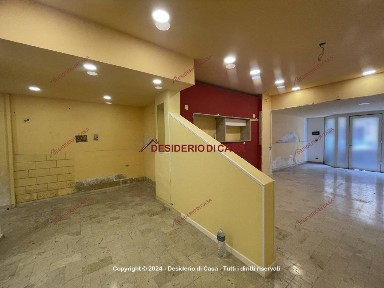 Locale commerciale in Affitto