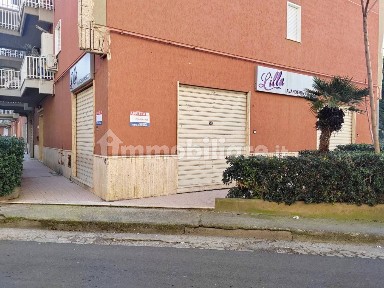 Locale commerciale in Affitto
