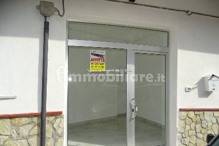 Locale commerciale in Affitto