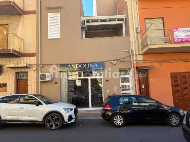 Locale commerciale in Affitto