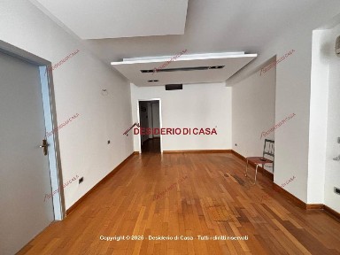 Locale commerciale in Affitto