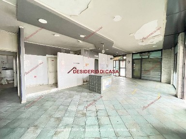 Locale commerciale in Affitto