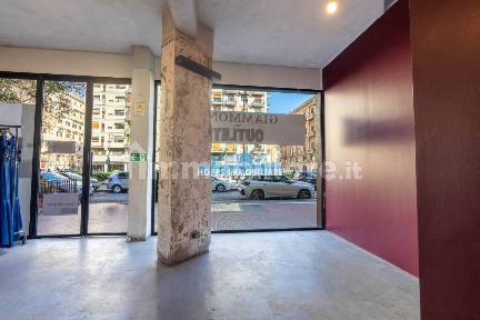 Locale commerciale in Affitto