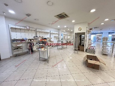 Locale commerciale in Affitto