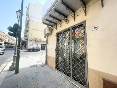 Locale commerciale in Affitto