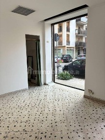 Locale commerciale in Affitto