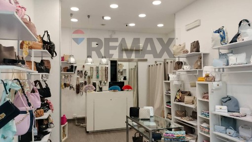 Locale commerciale in Affitto