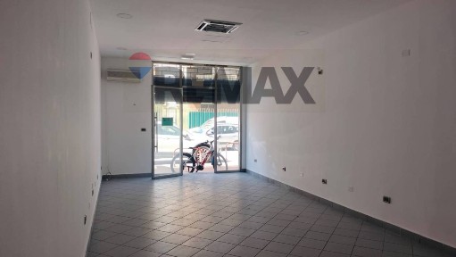 Locale commerciale in Affitto