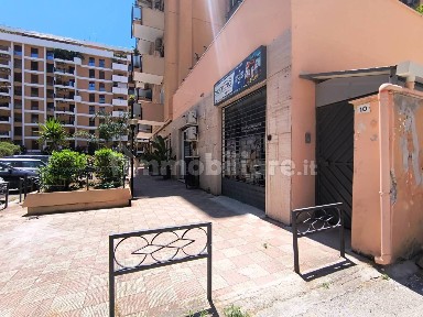 Locale commerciale in Affitto