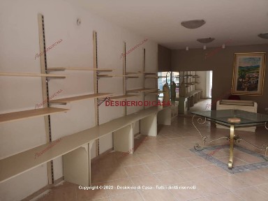 Locale commerciale in Affitto