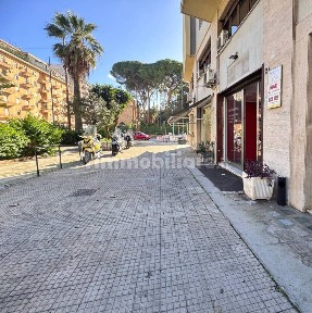 Locale commerciale in Affitto
