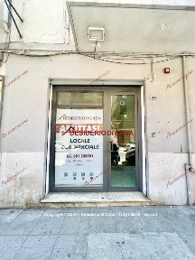 Locale commerciale in Affitto