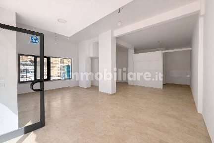 Locale commerciale in Affitto