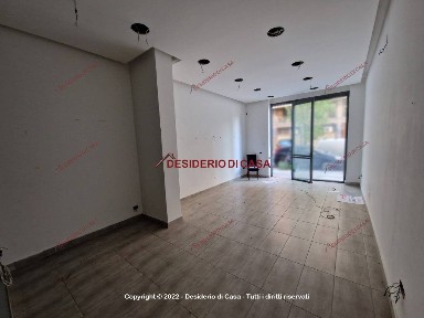 Locale commerciale in Affitto