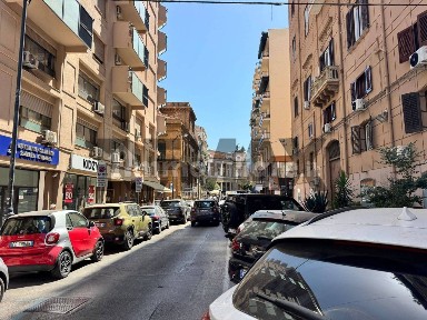 Locale commerciale in Affitto