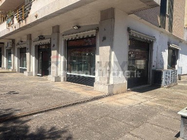 Locale commerciale in Affitto
