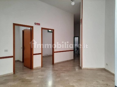 Locale commerciale in Affitto