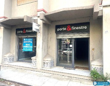 Locale commerciale in Affitto