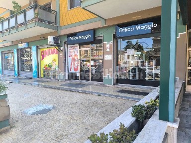 Locale commerciale in Affitto