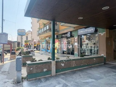 Locale commerciale in Affitto