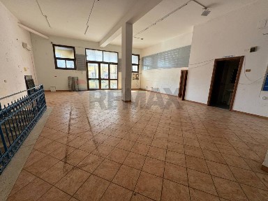 Locale commerciale in Affitto