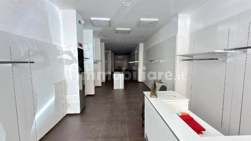Locale commerciale in Affitto