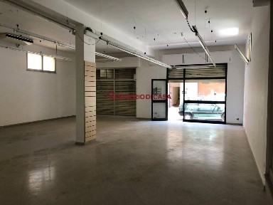 Locale commerciale in Affitto
