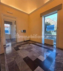 Locale commerciale in Affitto