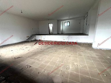 Locale commerciale in Affitto