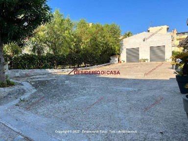 Locale commerciale in Affitto