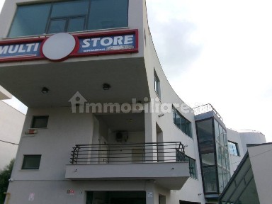 Locale commerciale in Affitto