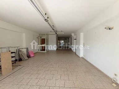 Locale commerciale in Affitto