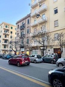 Locale commerciale in Affitto