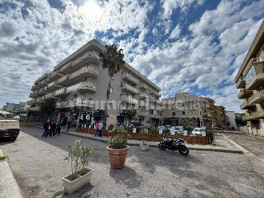 Locale commerciale in Affitto