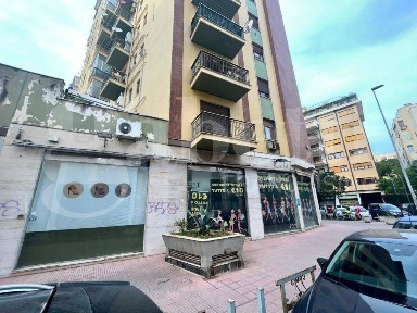 Locale commerciale in Affitto