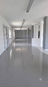 Locale commerciale in Affitto