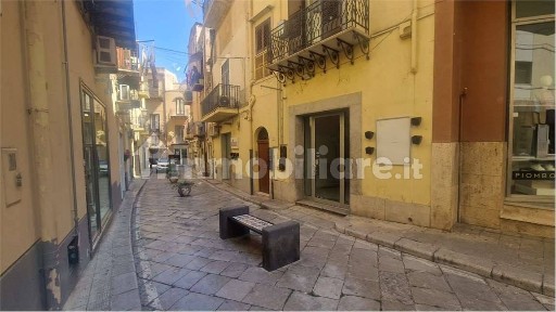 Locale commerciale in Affitto