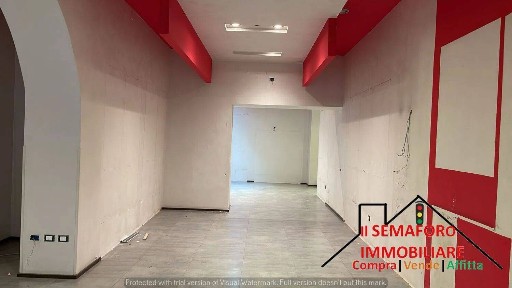 Locale commerciale in Affitto