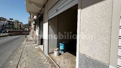 Locale commerciale in Affitto