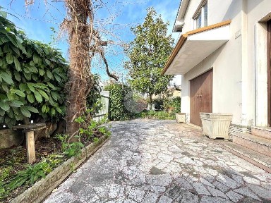 Villa bifamiliare via Roma 33, Chiesanuova, Brescia
