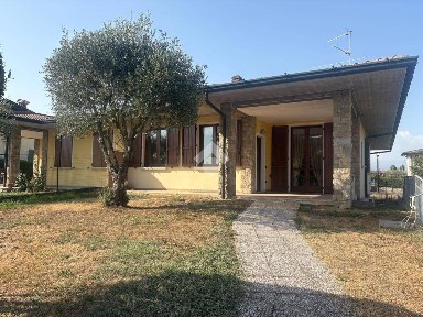 Villa bifamiliare via Sandro Pertini 13, Lograto