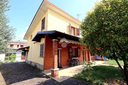 Villa bifamiliare via Bellini 16, Centro, Montirone