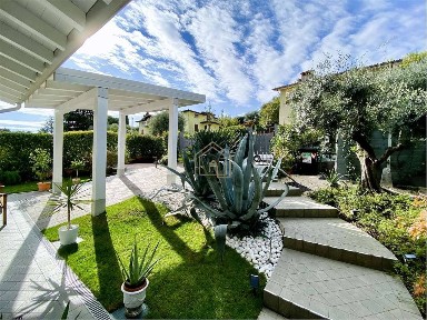 Villa unifamiliare via Battisti, Centro, Polpenazze del Garda