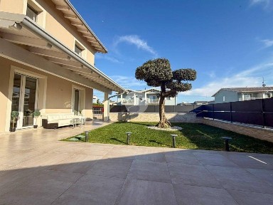 Villa bifamiliare via Risorgimento 190, Centro, Montichiari