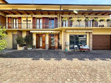 Adro, Via Sant' Anna, 2