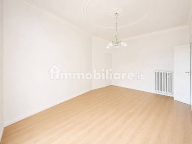 Bilocale viale Regina Giovanna, Porta Venezia, Milano