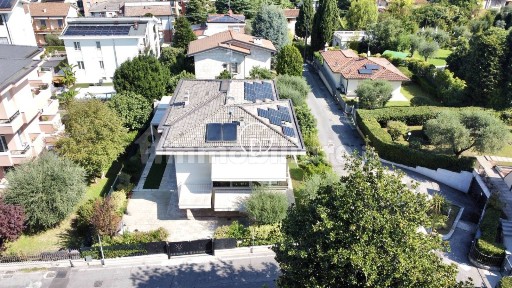 Villa unifamiliare via Dante Alighieri, Desenzano Centro, Desenzano del Garda