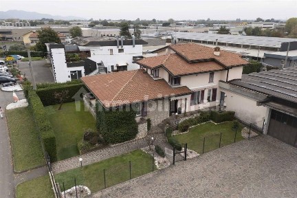 Villa unifamiliare via Fratelli Facchetti, Centro, Cologne