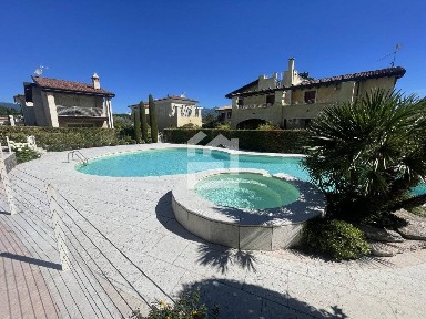 Manerba del Garda, via edera