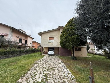 Villa unifamiliare via Francesco Petrarca 14, Centro, Rovato